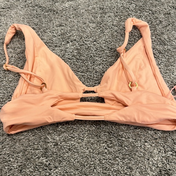 L space bikini top - Picture 2 of 2